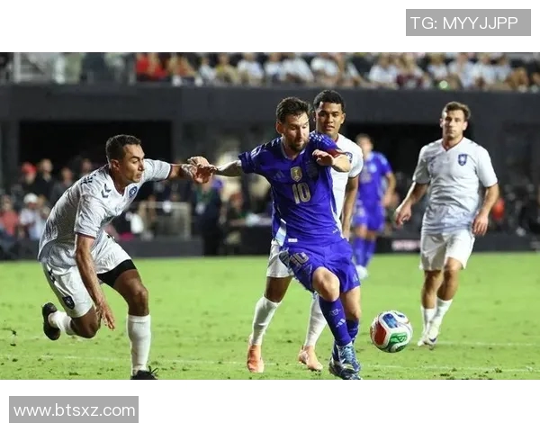 足球明星与偶像同框瞬间揭秘球场外的友谊与荣耀